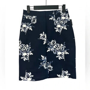 NWT SIMPLY STYLED FLORAL PENCIL SKIRT